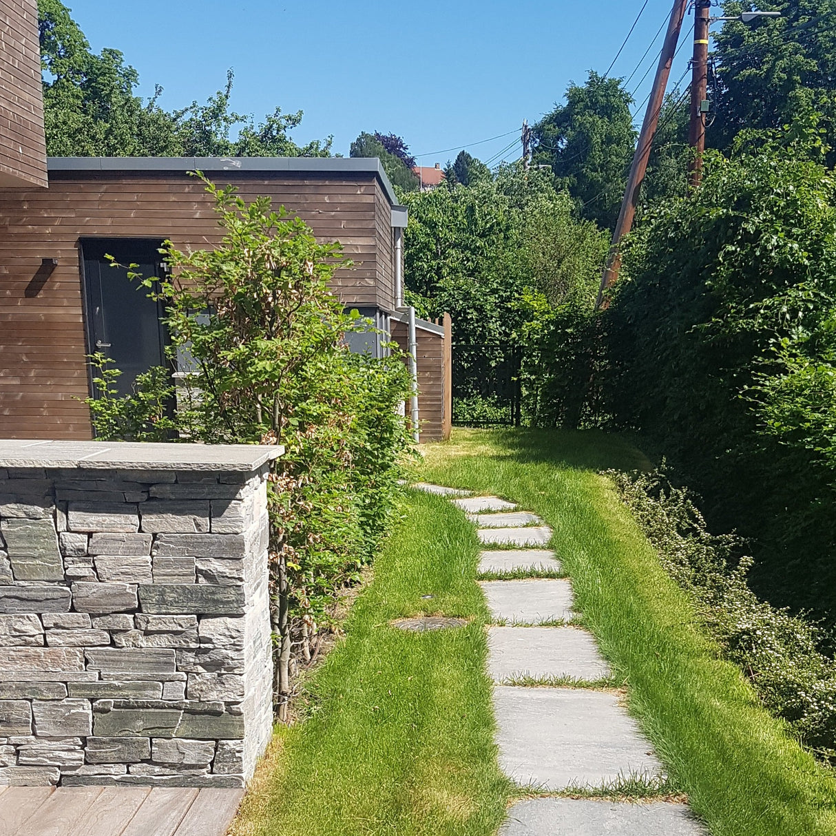 Tråkkheller Lys Oppdal natur rustikk saget og råhugget kant - Skiferbutikken