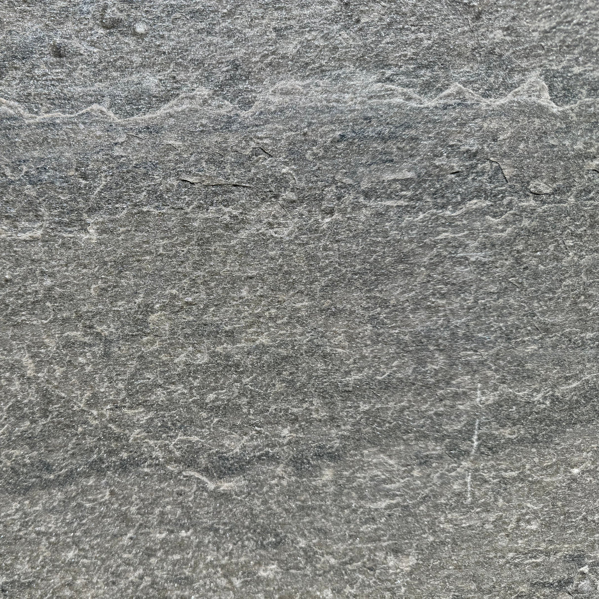 Flis Lys Oppdal natur rustikk hugget kant 20-30mm - Skiferbutikken