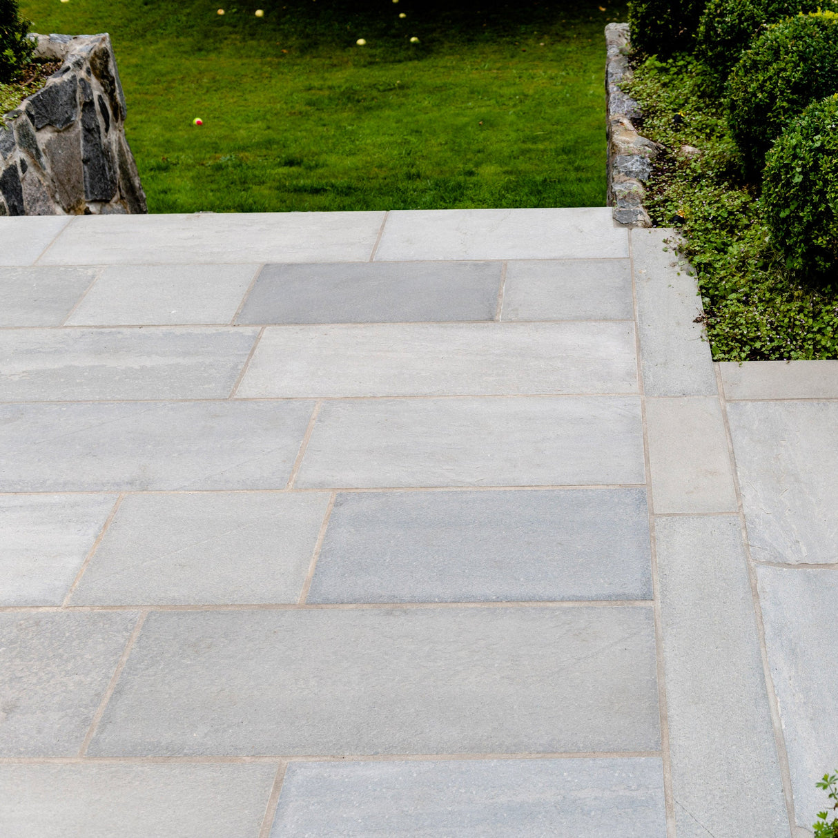 Flis Lys Oppdal natur hugget kant med justert tykkelse - Skiferbutikken