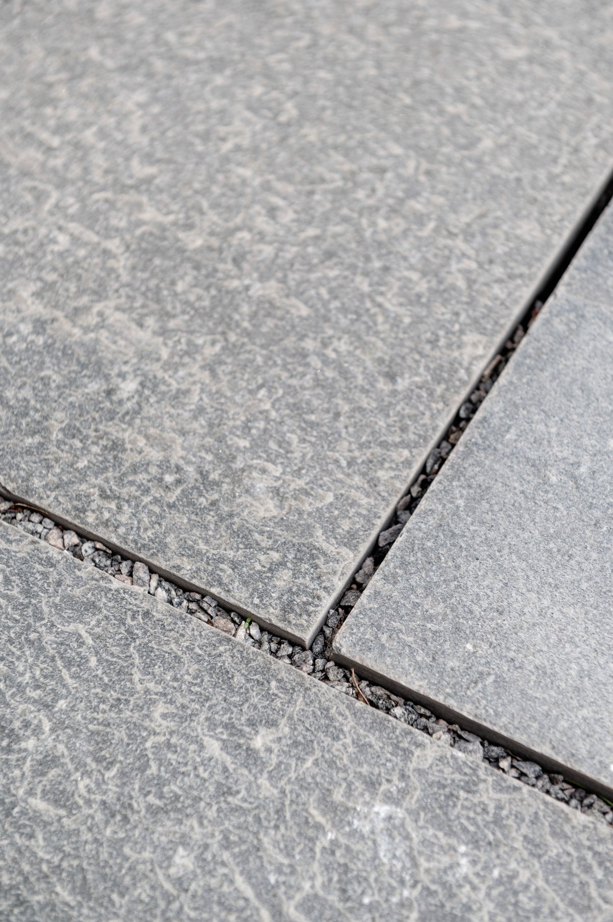 Belegningsheller Lys Oppdal natur rustikk hugget kant 30-40mm - Skiferbutikken