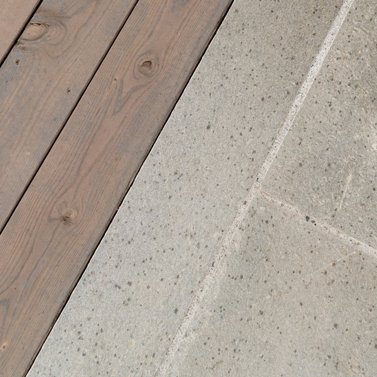 Flis Lys Oppdal natur rustikk hugget kant 20-30mm - Skiferbutikken