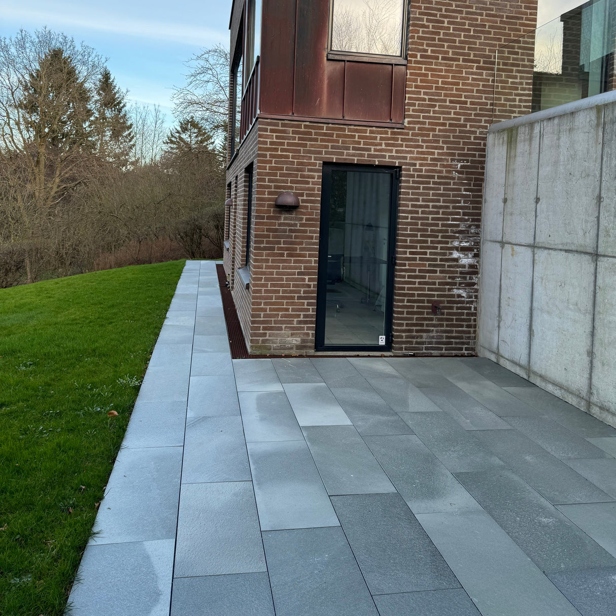 Altaskifer Rockdeck 20 terrassebord i norsk naturskifer med råhugget overflate for utendørs bruk