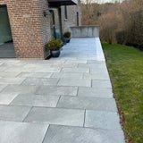Altaskifer Rockdeck 20 terrassebord med råhugget overflate, norsk naturstein for utendørs belegg