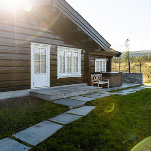 Tråkkheller Lys Oppdal natur rustikk saget og råhugget kant - Skiferbutikken